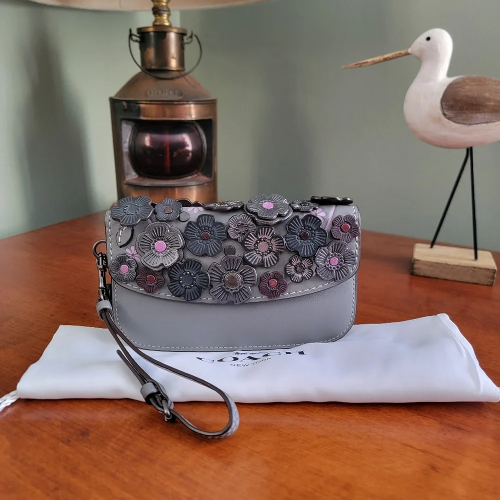 Coach 1941 23536 Tea Rose Applique Gray Leather Wristlet Clutch